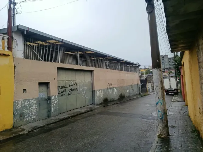 Galpão com dois pavimentos