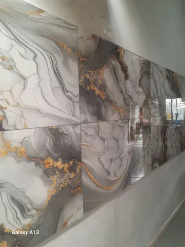 Profissional de porcelanato e cerâmica