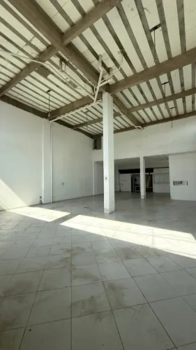ALUGA-SE LOJA EM ÓTIMA LOCALIZAÇÃO