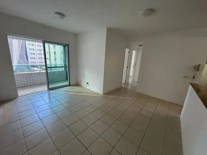 50 metros da praia, 2 quartos sendo 1 suíte com armários fixos, varanda, Nascente.