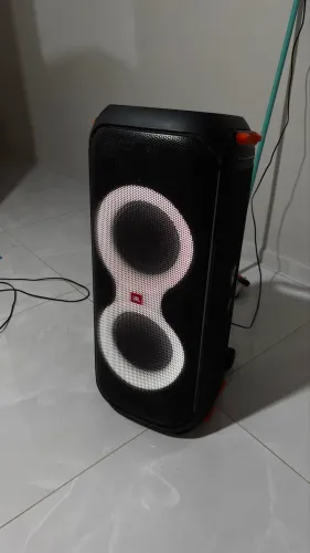 Caixa jbl 710