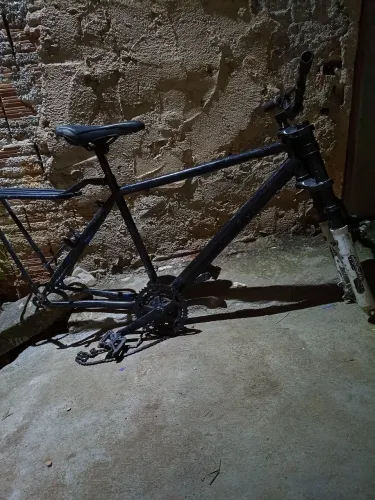 Vendo bicicleta só falta as rodas e os freios ou troco vídeos game celular notebook caixa