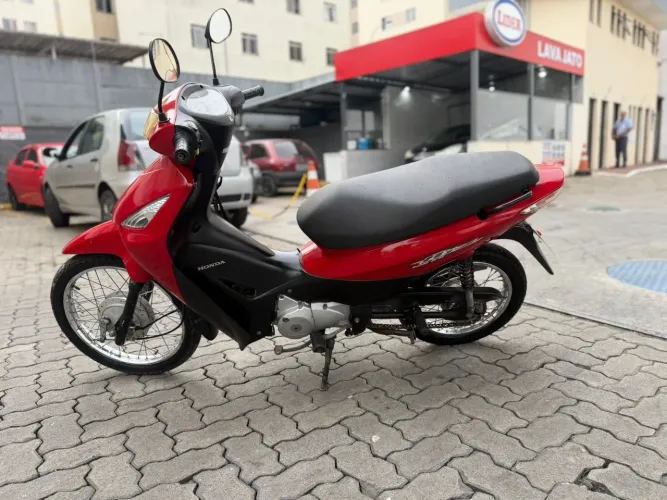 Vendo excelente moto muito pouco rodada