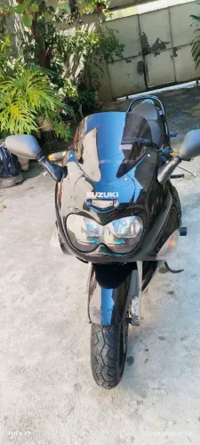 Vendo Suzuki 750.