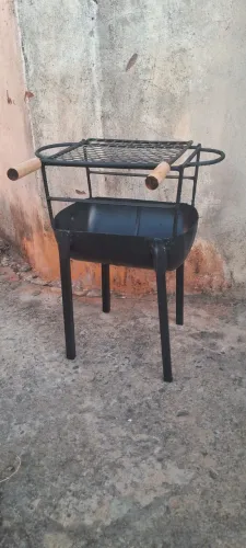 Churrasqueira 35/25 cm c/grelha ideal pra mesa e bancada