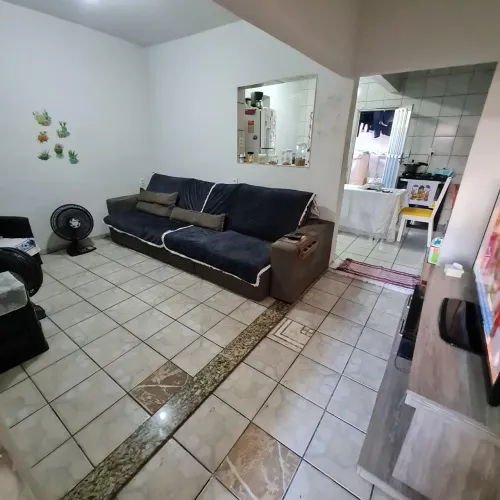 Realiza Imóveis - VENDO EXCELENTE CASA NO CENTRO DE NILÓPÓLIS.