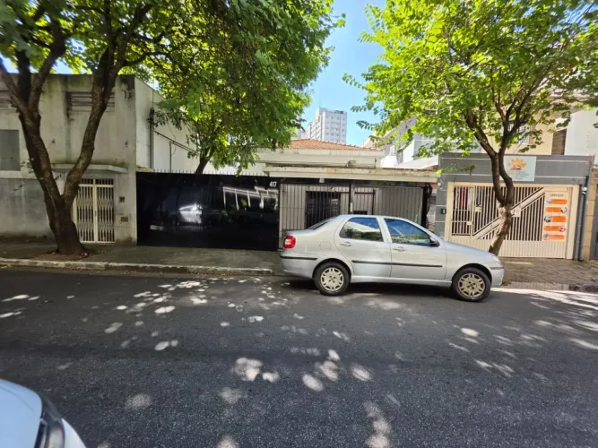 Loja na Avenida Vereador João de Luca, 550  260 m²
