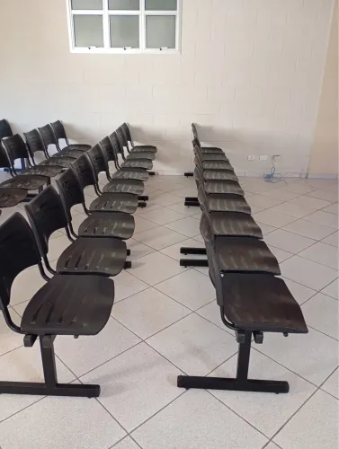 Vende cadeiras Longarinas com 3 assentos