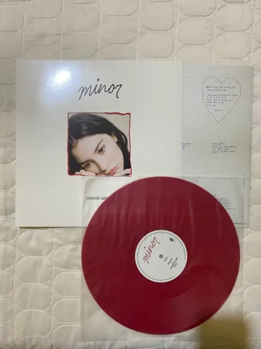 Vinil Gracie Abrams - minor (5 Year Anniversary/ Red) - Importado.