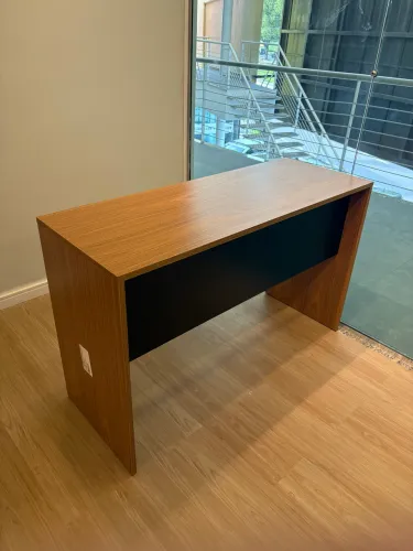 Mesa de escritório 100% em MDF nova!