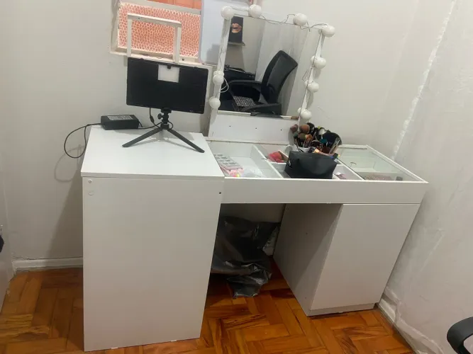 Penteadeira com espelho