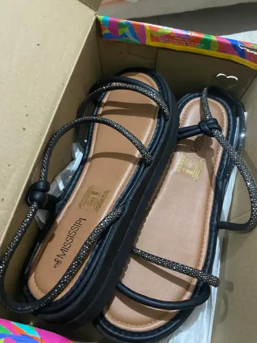 Vende-se sandália nova