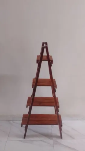 Estante triangular 