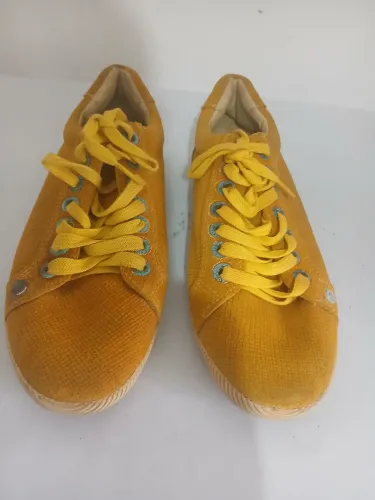 Sapatênis amarelo tamanho 38