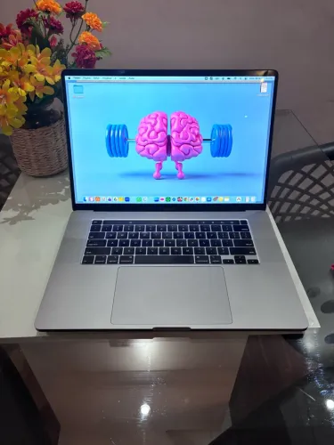 MacBook Pro 16" 2019 i7 16GB 512GB Touch Bar - 313 ciclos, NF