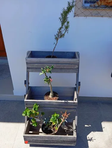 Floreira de 3 andares de madeira