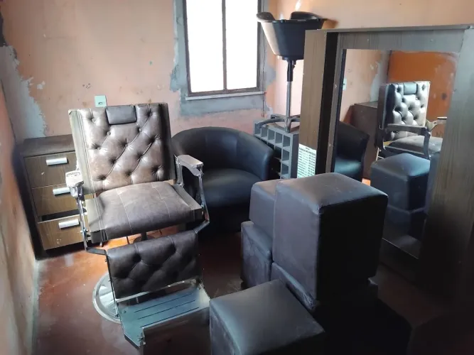 Vende se, todos esse material