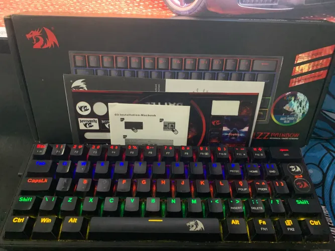 Teclado Redragon Fizz Rainbow Mecânico Gamer 60%, ABNT2 switches Blue