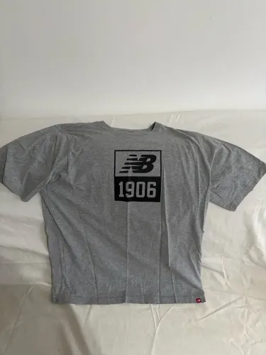 T-shirt New Balance 1906 Original (Importada) - Excelente Estado - Tamanho G