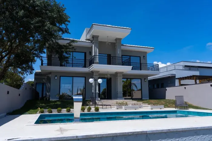 Casa à Venda 220 m² | 4 Suítes, 4 Vagas Riviera de Santa Cristina XIII