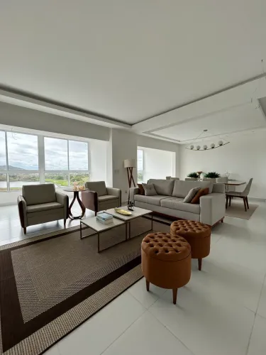 Vendo casa de alto padrão no condomínio Lagos
