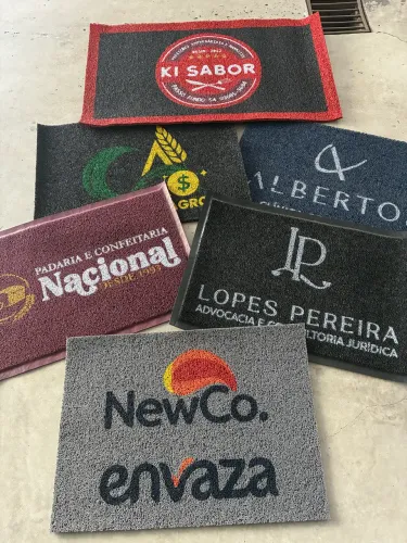 Tapetes personalizados emborrachados para entradas de estabelecimentos