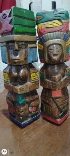 Vendo tôtens em madeira