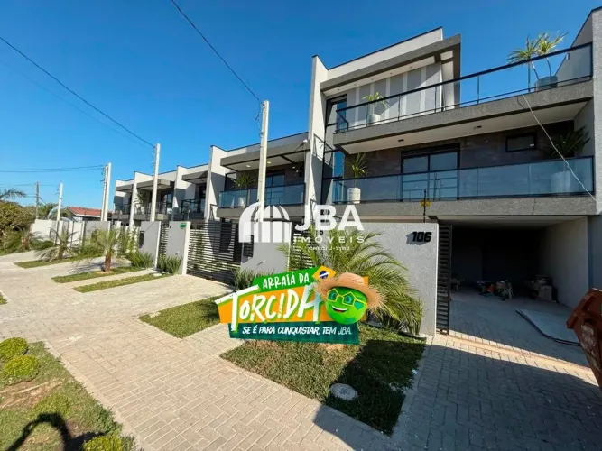 SOBRADO EM PINHAIS, FRENTE PARA RUA