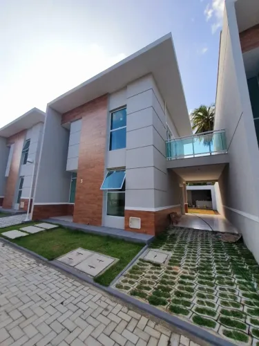 Casa de condomínio com 138 metros quadrados 3 suítes amplo quintal