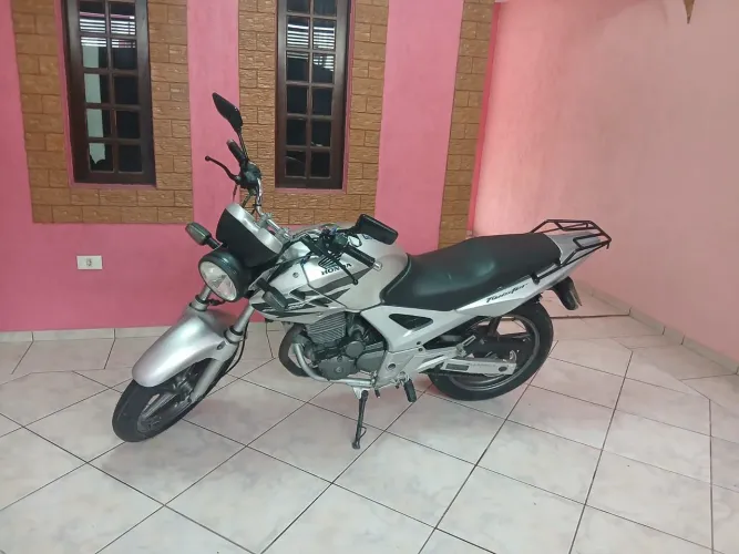 Vendo Twister 250, valor 11.800