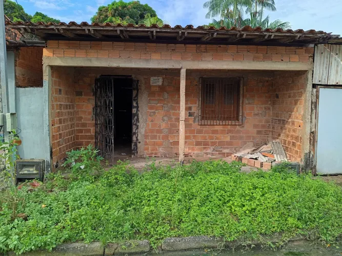 Vendo uma casa na Vila Vitória