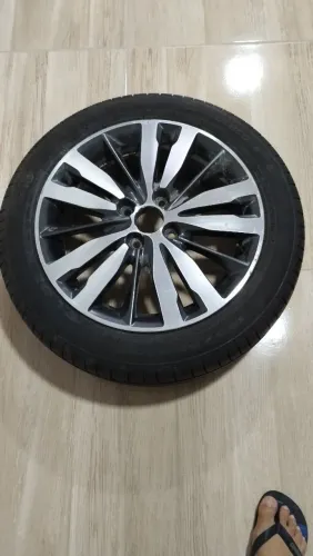 Roda com pneu
