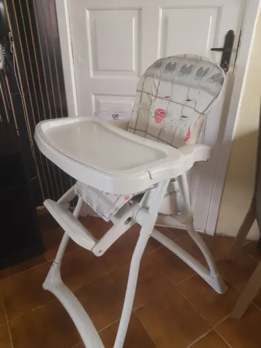 Cadeira de alimentação infantil