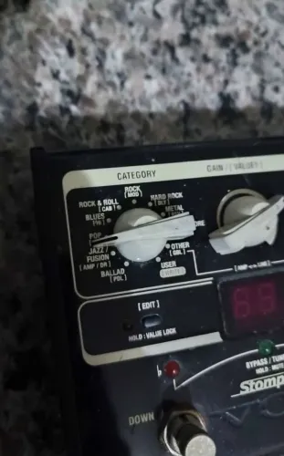 Pedaleira VOX Stomplab 1G com mais de 100 efeitos
