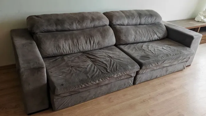 Sofá retrátil Suede cinza 2,5m