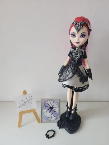 Boneca Rainha Má Mira Shards Dragon Games Ever After High Mattel