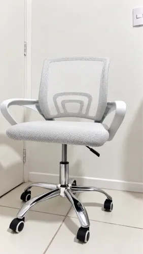 Cadeira de Escritório Ergonômica Branca com Rodinhas e Regulagem de Altura