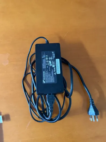 Fonte universal notebook Avell