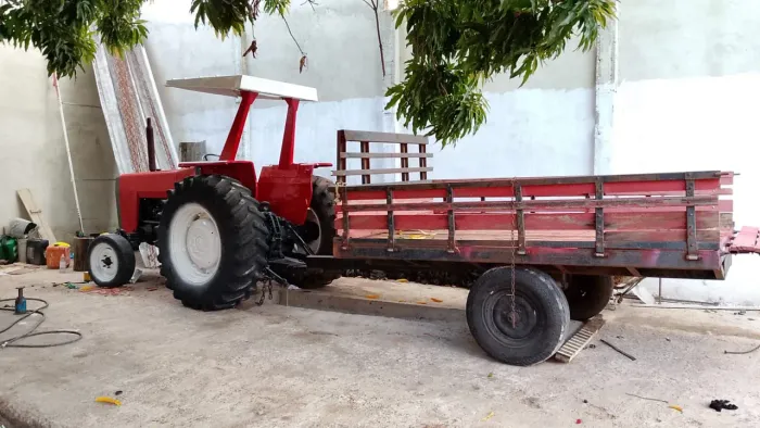 Trator ? pouco usado