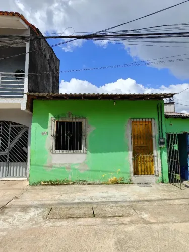 Vende-se uma casa no bairro da CABANAGEM, EXCELENTE localização