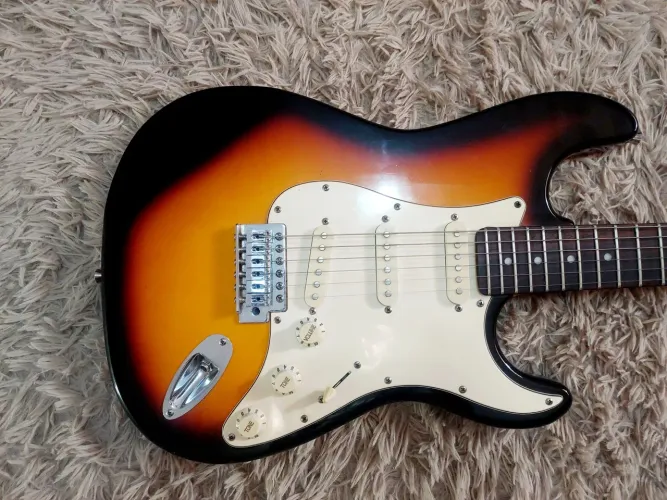 Guitarra Strato Eagle - Troco por Notebook, PC, ou instrumento do meu interesse 