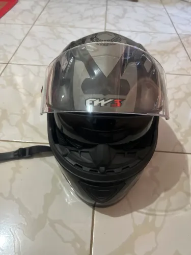 Capacete Fw3 Cinza Semi Novo.