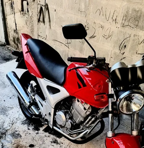 Vendo Twister 2008 vermelha muito conservada