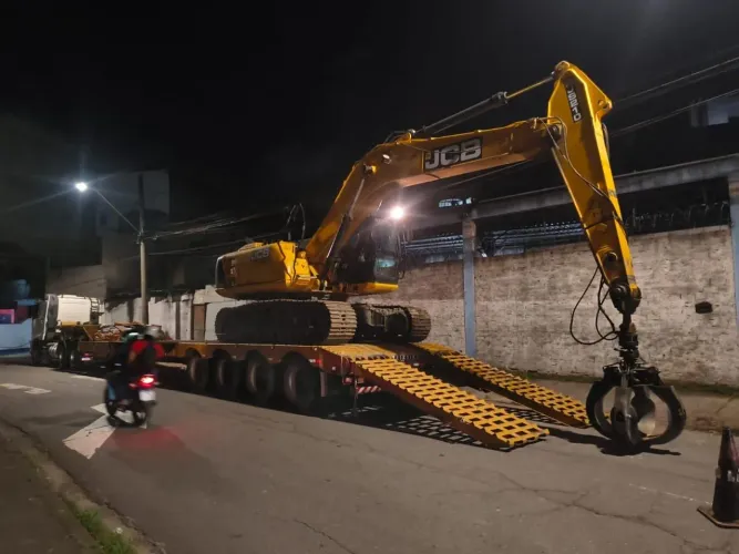 Escavadeira JS 210 JCB