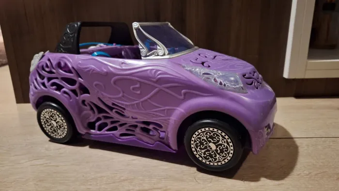 Carro Monster High Scaris