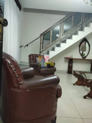 SOBRADO À VENDA 3 DORMS 2 SUÍTES 4 VGS PAULICÉIA