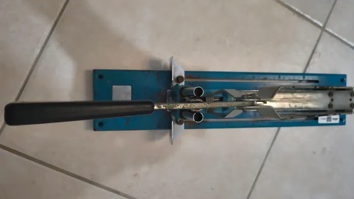 Grampeador antigo tipo guilhotina