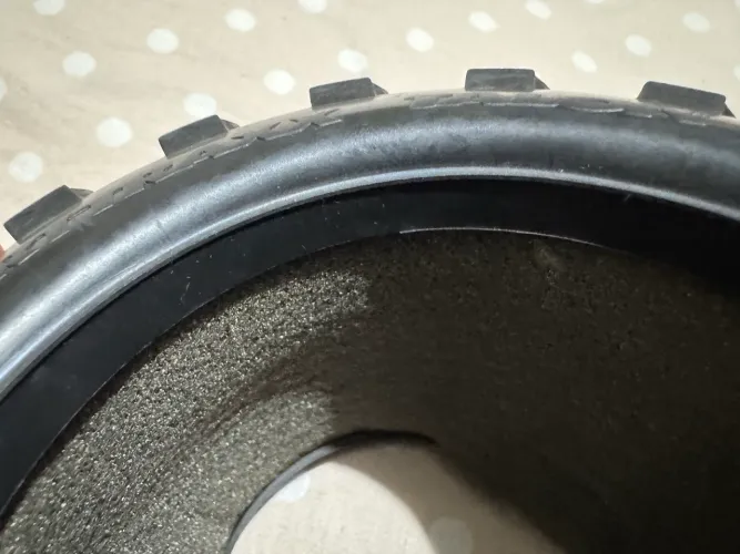 Traxxas Peneu para E Revo novo