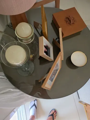 Mesa de sala com tampão de vidro redonda