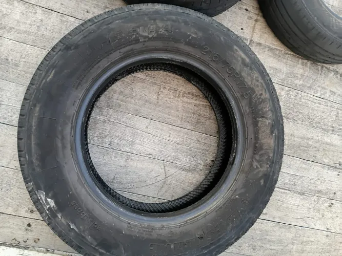 PNEUS 215/75R17.5 pra venda no preçinho!!!